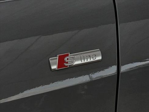 Used 2024 Audi Q4 e-tron Premium Plus w/ Premium Plus image 9