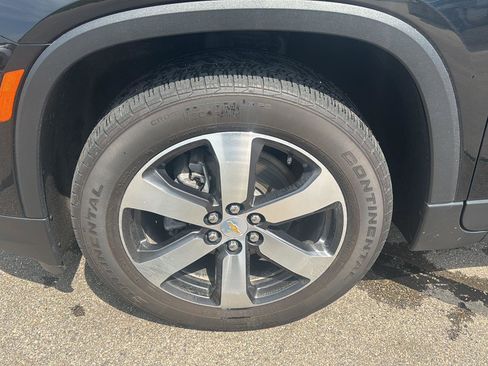Used 2023 Chevrolet Traverse LT w/ LT Premium Package FWD image 9