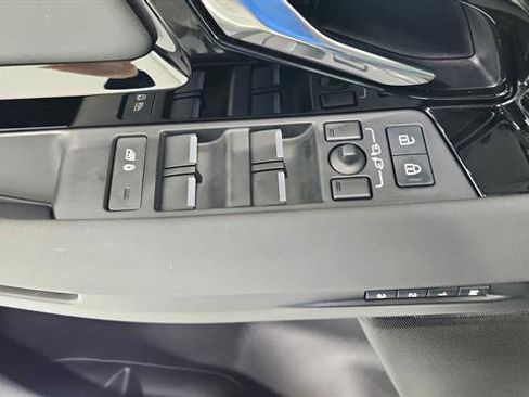 Used 2024 Land Rover Range Rover Evoque Dynamic SE image 19