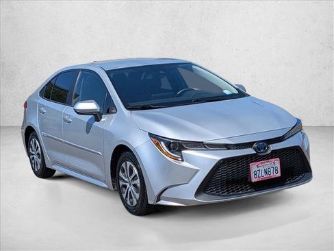 Used 2022 Toyota Corolla LE FWD image 3