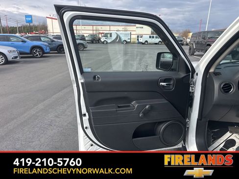 Used 2016 Jeep Patriot Sport image 10