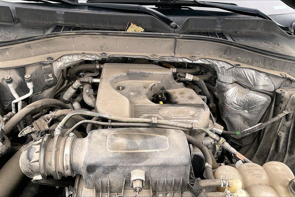 Used 2020 Ford Explorer XLT w/ Equipment Group 202A AWD/4WD image 33