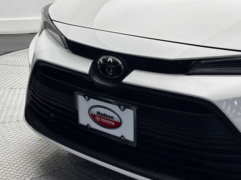 Used 2024 Toyota Corolla LE FWD image 2