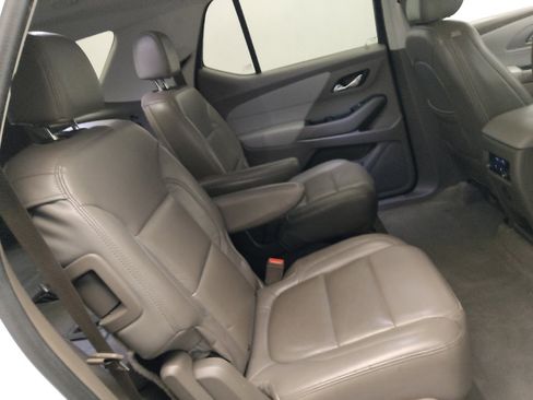 Used 2021 Chevrolet Traverse LT image 19