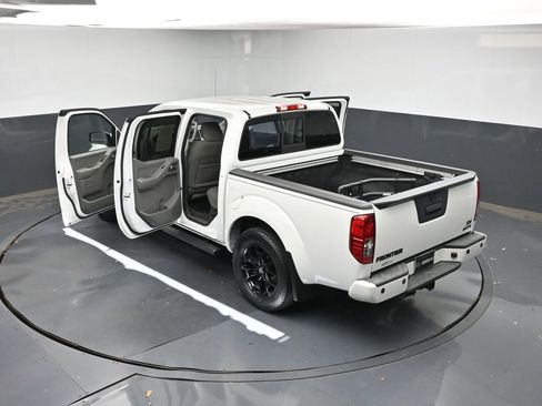Used 2020 Nissan Frontier SV w/ Midnight Edition Floor Mats RWD image 45