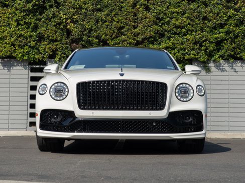 Used 2024 Bentley Flying Spur V8 image 14