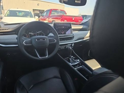 Used 2023 Jeep Compass Latitude AWD/4WD image 6