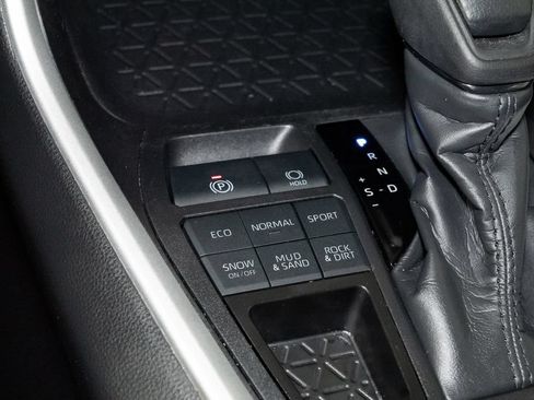 Used 2025 Toyota RAV4 XLE AWD/4WD image 20