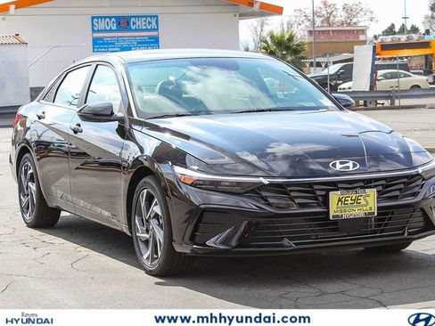 New 2025 Hyundai Elantra Limited FWD image 3
