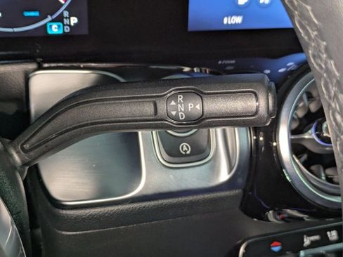 Used 2025 Mercedes-Benz GLB 250 image 15