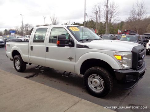 Used 2014 Ford F250 XL w/ Power Equipment Group AWD/4WD image 2