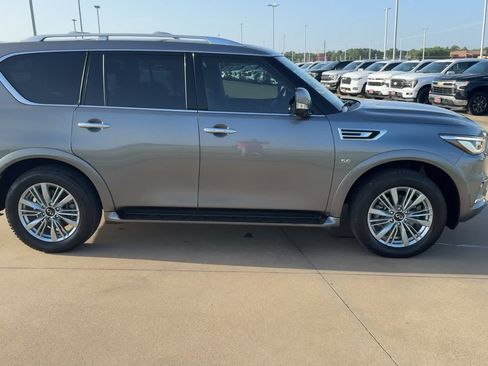 Used 2019 INFINITI QX80 Luxe w/ All-Season Package RWD image 2