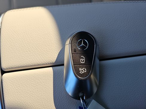 Used 2026 Mercedes-Benz GLC 300 image 35