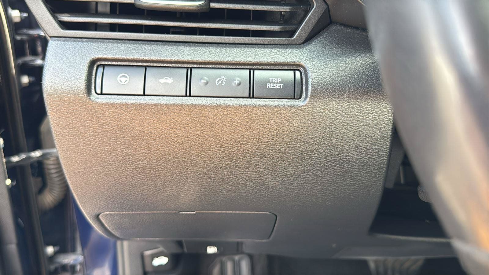 Used 2023 Nissan Altima 2.0 SR FWD image 9