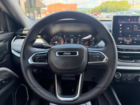 Used 2024 Jeep Compass Latitude AWD/4WD image 16
