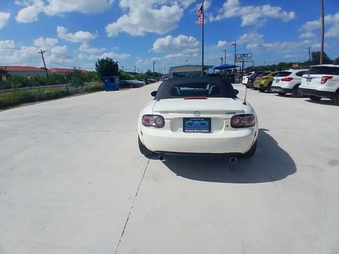 Used 2006 MAZDA MX-5 Miata Sport RWD image 6