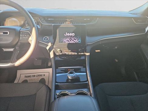 Certified 2025 Jeep Grand Cherokee Laredo X image 11