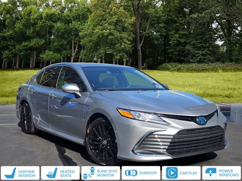 Used 2023 Toyota Camry XLE w/ Navigation Package FWD image 1