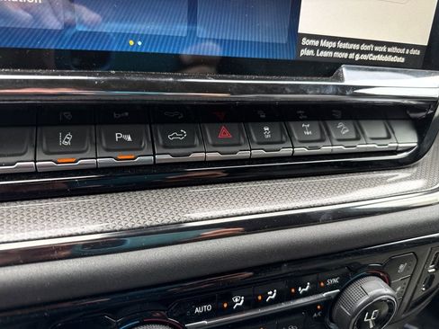 Used 2024 Chevrolet Silverado 2500 ZR2 w/ Technology Package image 36