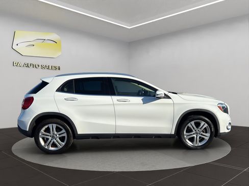 Used 2019 Mercedes-Benz GLA 250 4MATIC w/ Premium Package image 8