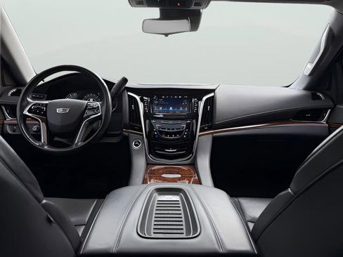 Used 2020 Cadillac Escalade Luxury w/ Escalade Sport Edition image 13