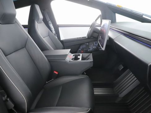 Used 2024 Tesla Cybertruck AWD Crew Cab image 27