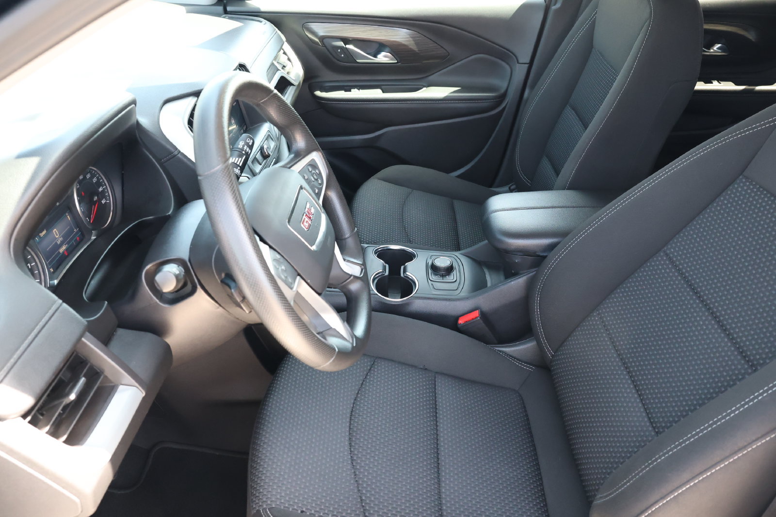 Used 2024 GMC Terrain SLE AWD/4WD image 13