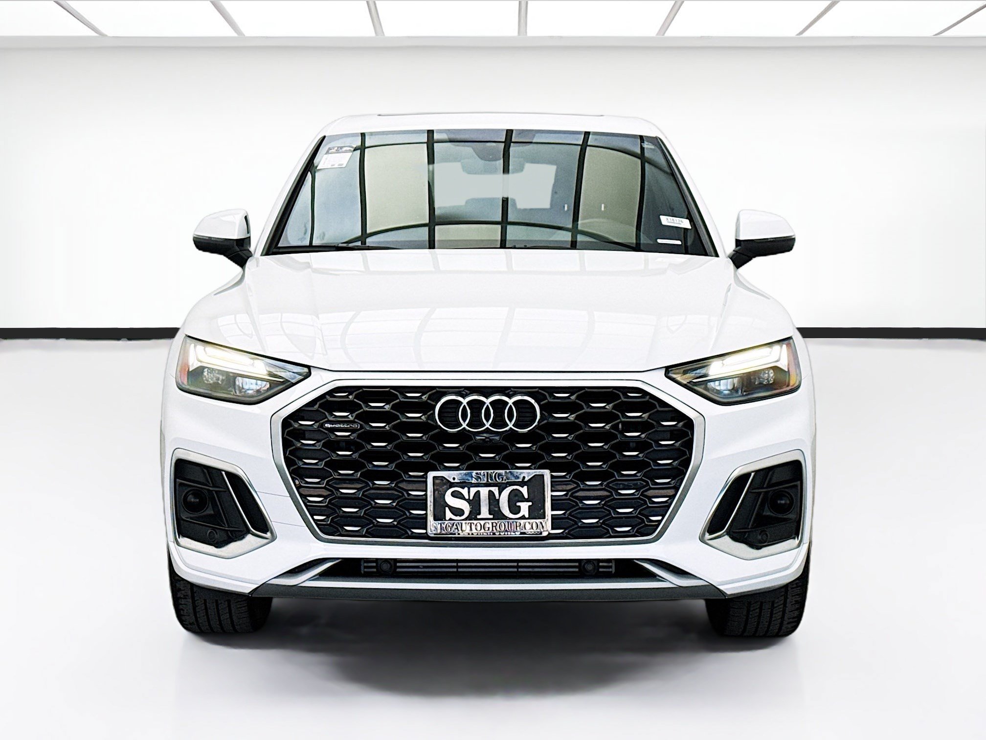 Used 2023 Audi Q5 2.0T Premium w/ Convenience Package AWD/4WD image 2