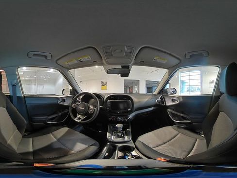 Used 2025 Kia Soul LX w/ LX Technology Package image 42