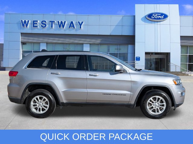Used 2018 Jeep Grand Cherokee Laredo RWD image 2