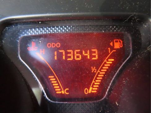 Used 2012 Nissan Versa SV image 25