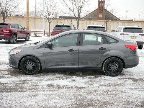 Used 2018 Ford Focus S image 4
