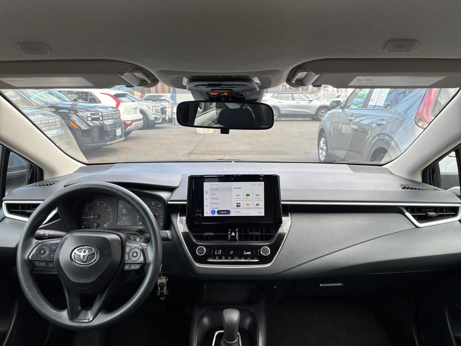Used 2025 Toyota Corolla LE FWD image 30