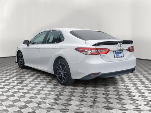 Used 2019 Toyota Camry LE image 4