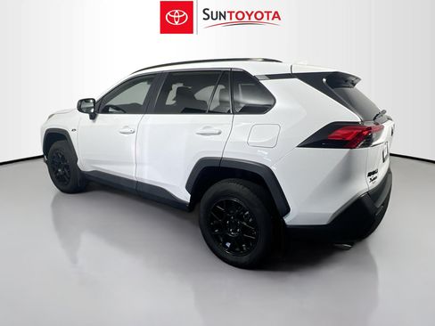 Used 2020 Toyota RAV4 LE FWD image 6