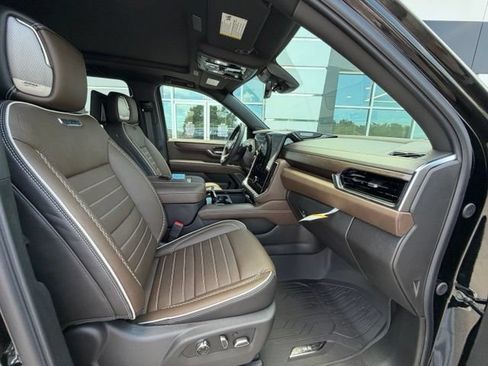 New 2026 GMC Yukon XL Denali Ultimate w/ LPO, Floor Liner Package AWD/4WD image 24