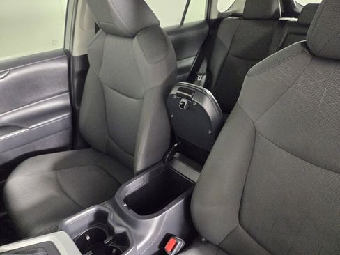 Used 2025 Toyota RAV4 XLE FWD image 21