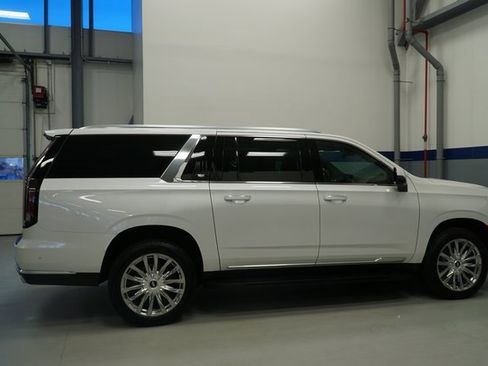 Used 2022 Cadillac Escalade ESV Premium Luxury image 7