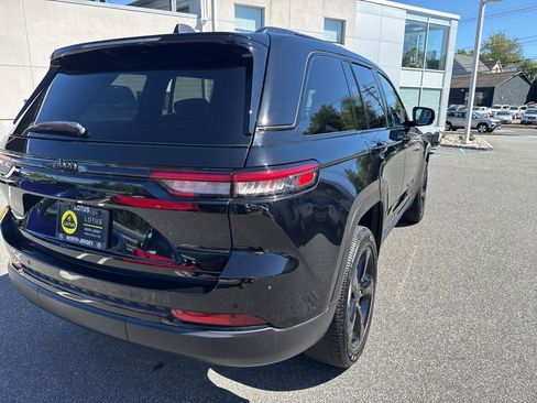 Used 2023 Jeep Grand Cherokee Altitude image 8