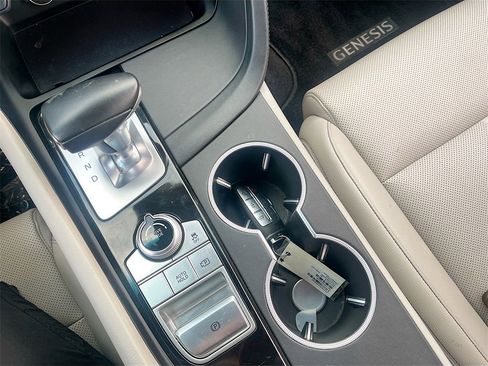 Used 2023 Genesis G70 2.0T image 17