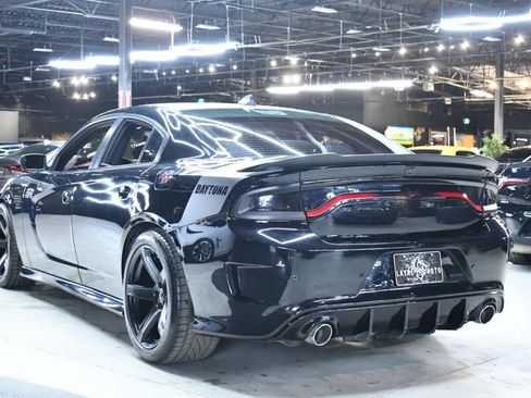 Used 2017 Dodge Charger R/T image 11
