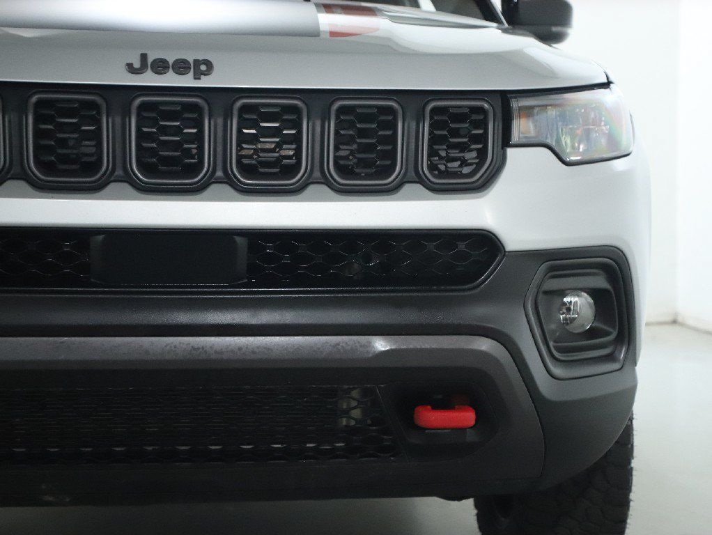 Used 2025 Jeep Compass Trailhawk AWD/4WD image 7