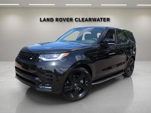 New 2025 Land Rover Discovery Dynamic SE image 1