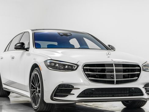 Used 2025 Mercedes-Benz S 580 4MATIC Sedan image 3
