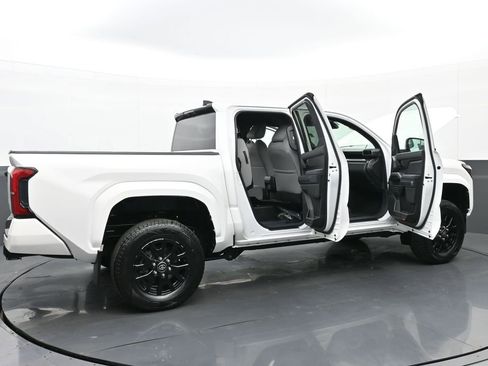 Used 2024 Toyota Tacoma SR5 AWD/4WD image 46