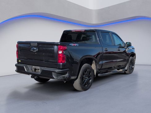 Used 2023 Chevrolet Silverado 1500 Custom w/ 2.7L Blackout Package image 3