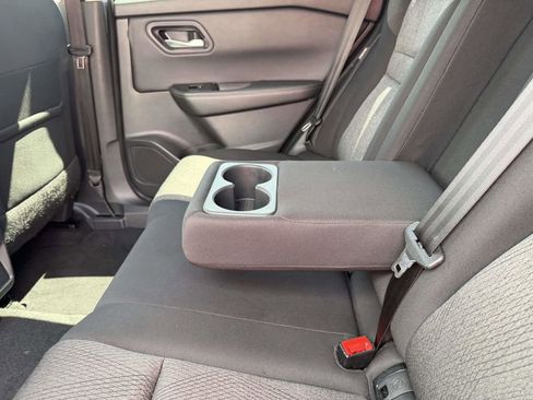 Used 2024 Nissan Rogue SV FWD image 21