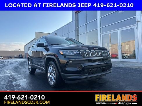 Used 2022 Jeep Compass Latitude image 1