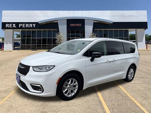 Used 2024 Chrysler Pacifica Touring-L FWD image 1