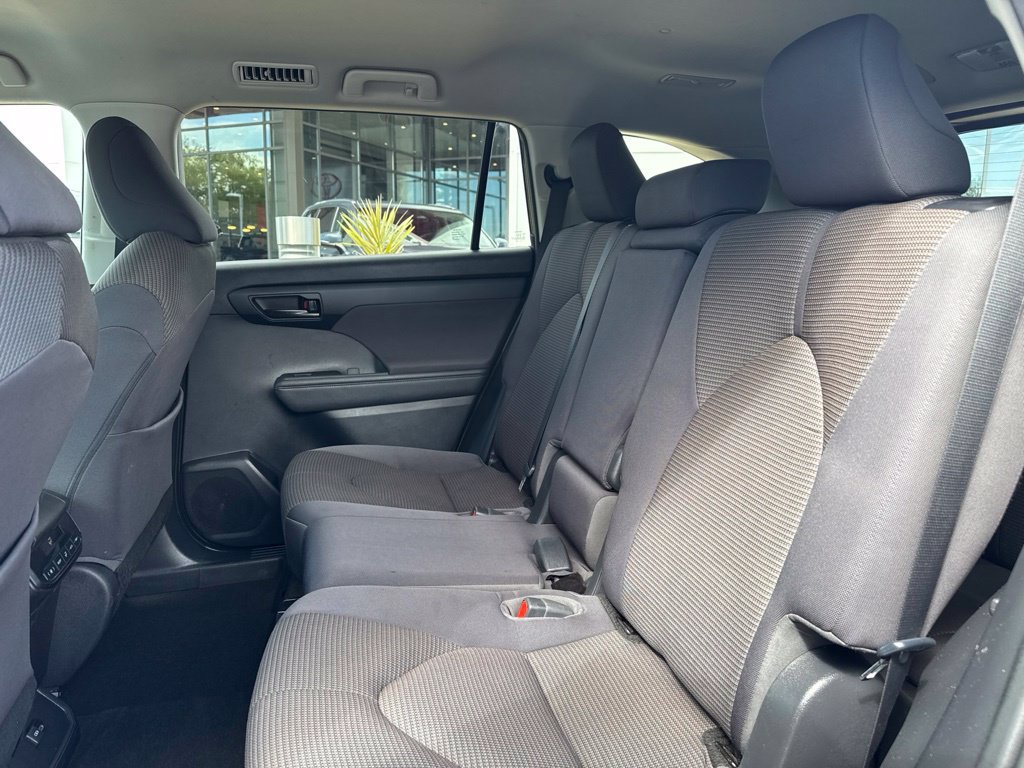 Used 2023 Toyota Highlander L FWD image 16